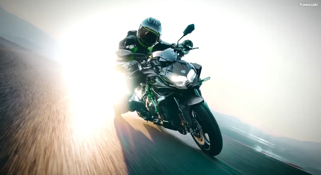 Mengoyak Kewarasan: Mengapa Kawasaki Z H2 Adalah Jawaban Mutlak Bagi Para Pecandu Akselerasi