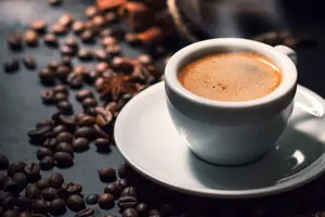Bayang-Bayang Kematian di Balik Cangkir: Mengapa "Kopi Stamina" Ilegal Berujung pada Gagal Ginjal Berjamaah?